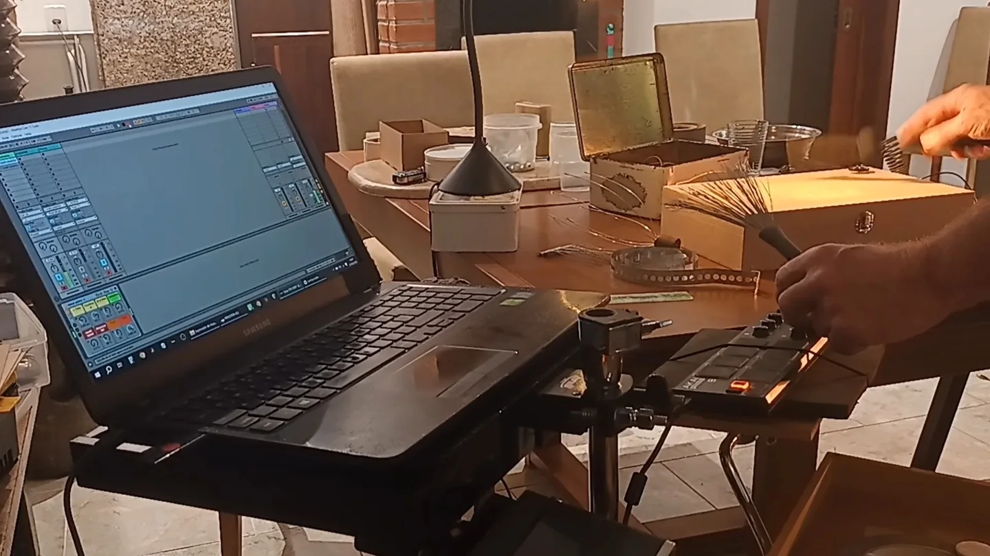Produção musical com noisebox e computador